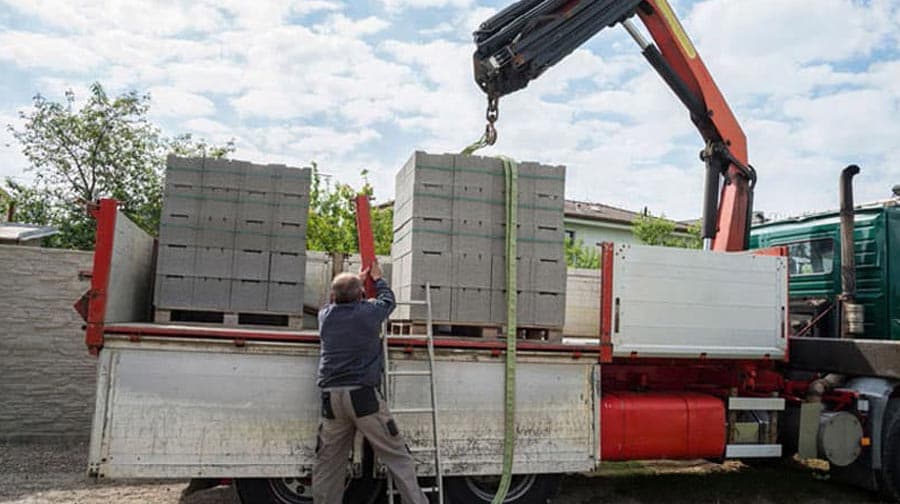 Servicio a domicilio con camión grúa